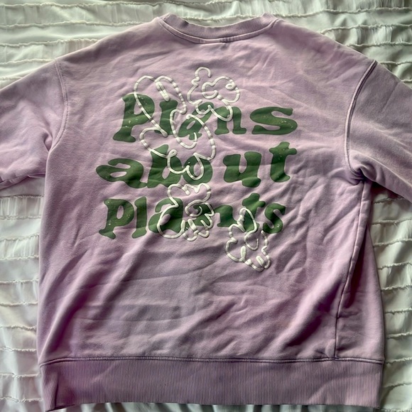 purple h&m sweatshirt 🫶🏼 - Picture 3 of 5